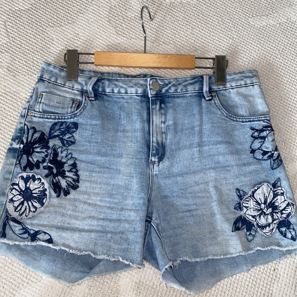 Tractr Blue Jean Shorts with Floral Embroidery